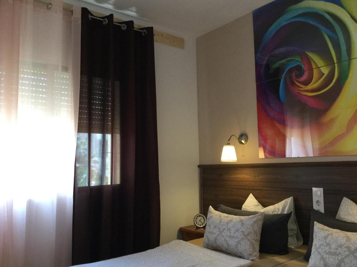 Apartman เดเนีย ภายนอก รูปภาพ